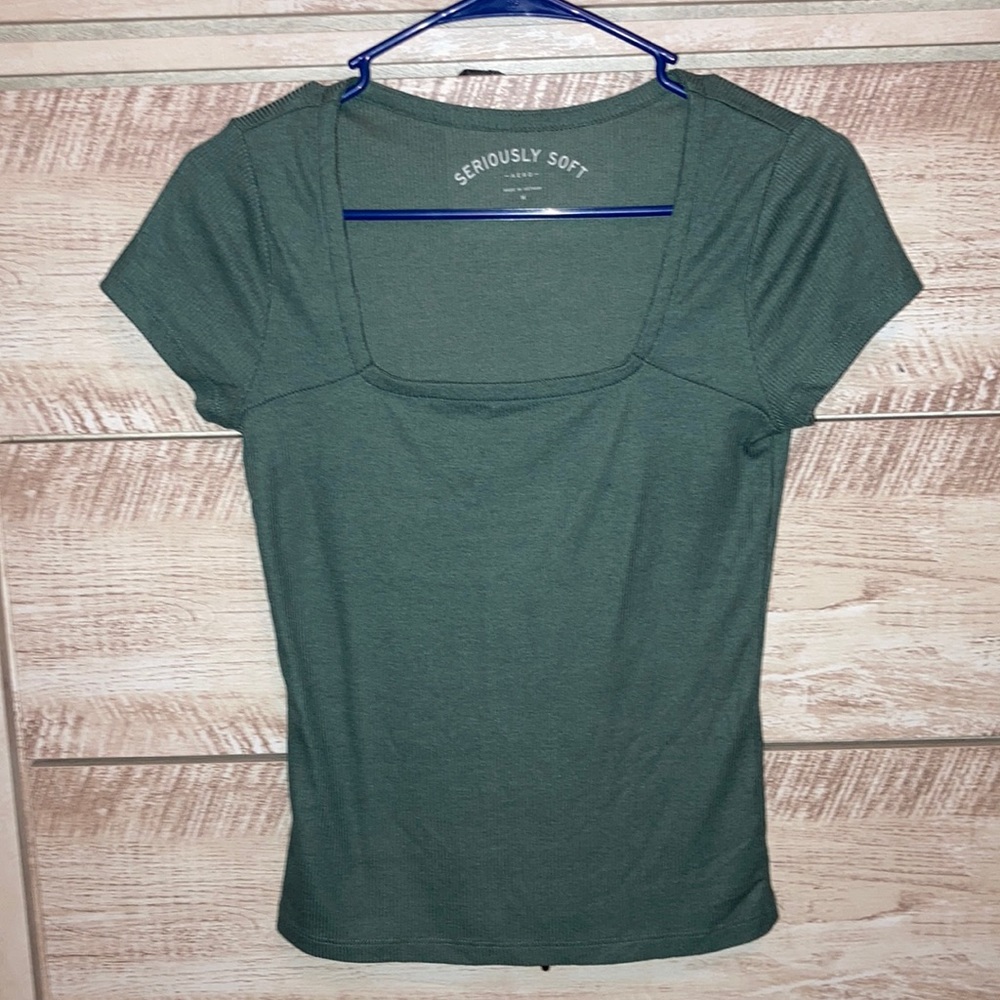 Never worn Aero Seriously Soft short sleeve Tee
